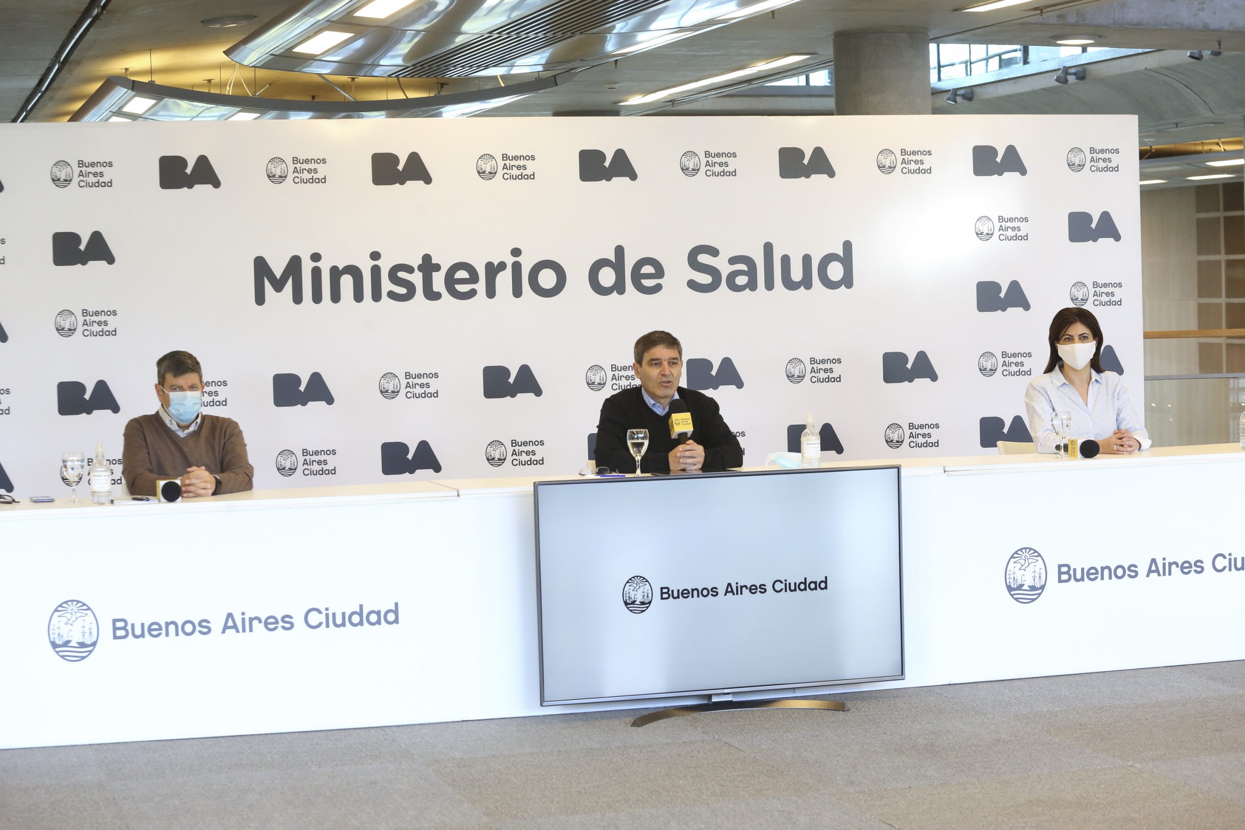 Quirós adelantó que en la Ciudad habrá más aperturas en espacios abiertos y aulas