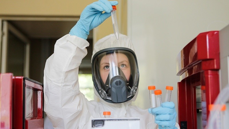 Frenaron las pruebas de la vacuna de Johnson & Johnson por un voluntario enfermo