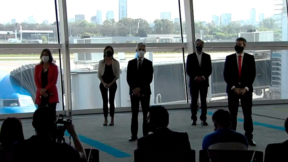 Lammens y Meoni anunciaron la vuelta de la vuelos y los micros y trenes de larga distancia