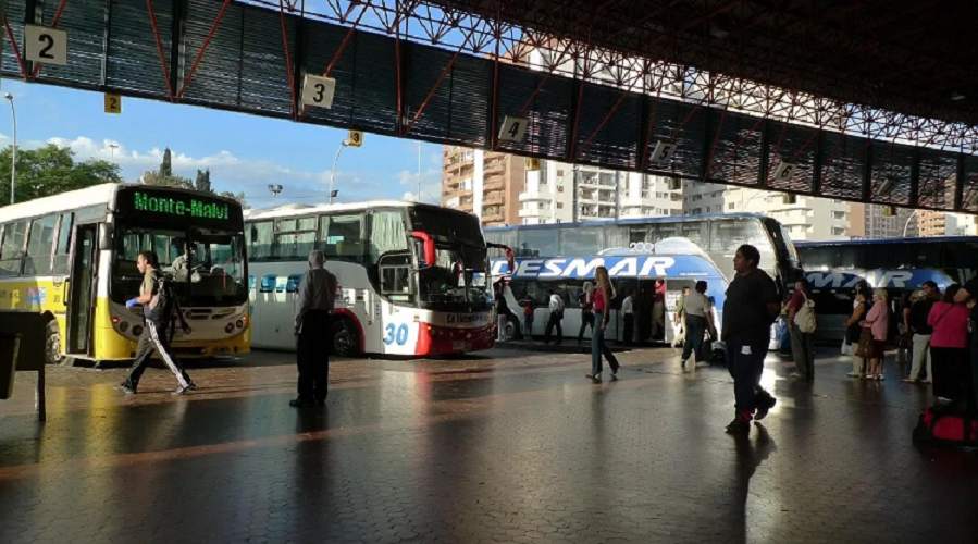 Turismo en caída libre: más salidas al exterior y un modelo que no cierra