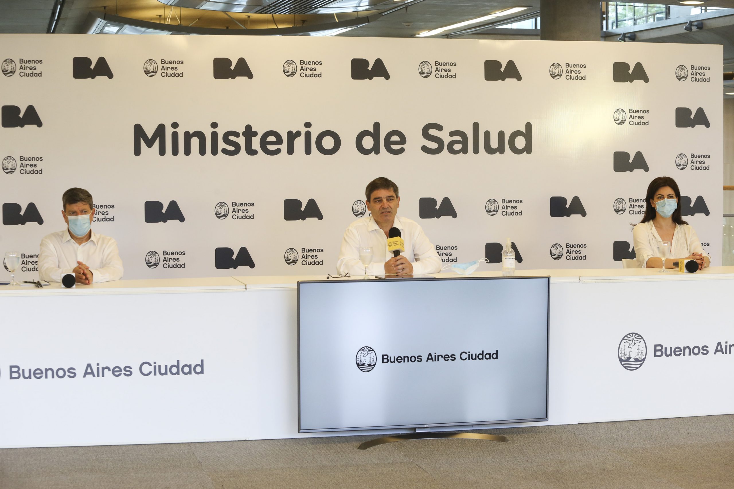 Quirós fue prudente al hablar de la vacuna: "Hay que esperar los resultados"