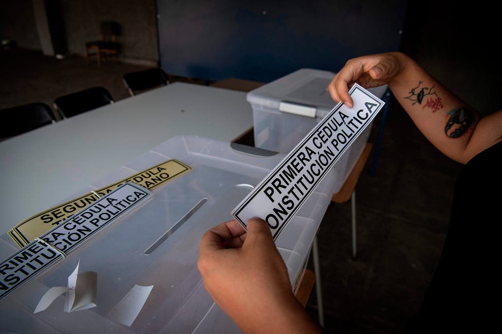 Chile elige en un plebiscito si modifica su Constitución de la dictadura