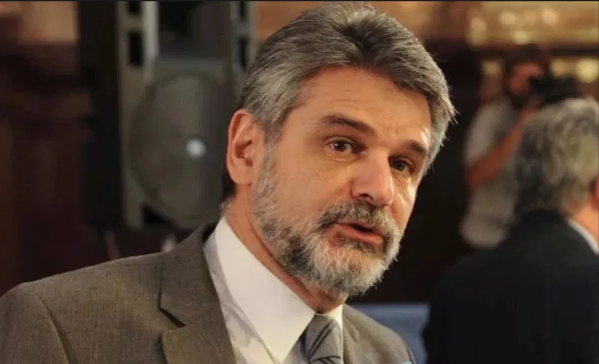 “Es inaceptable que Inglaterra nos impida equipar nuestras fuerzas armadas"