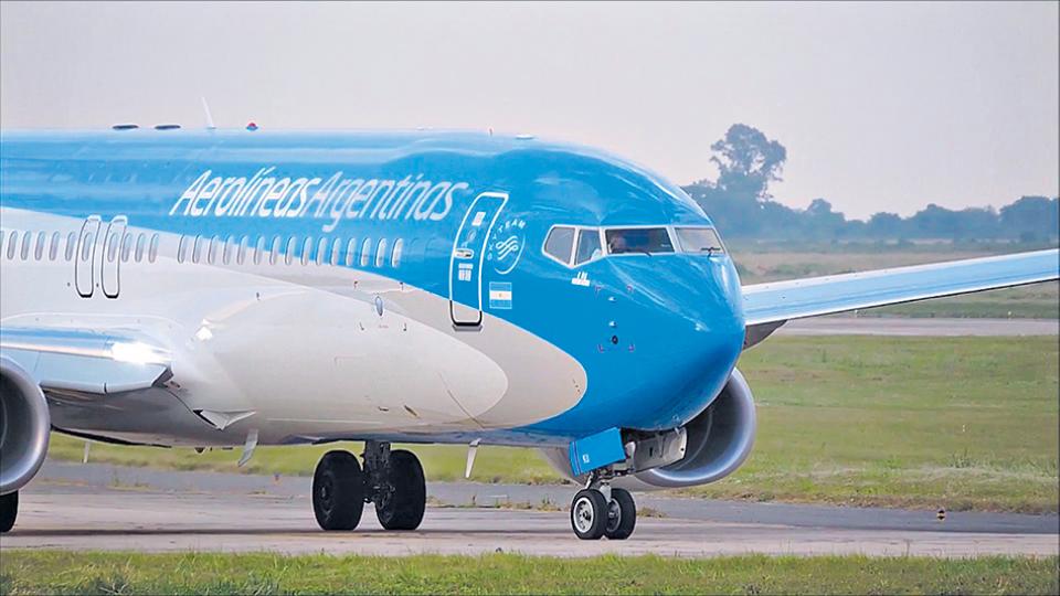 Aerolíneas cerrará sus oficinas en Ushuaia, San Juan, El Calafate y Jujuy