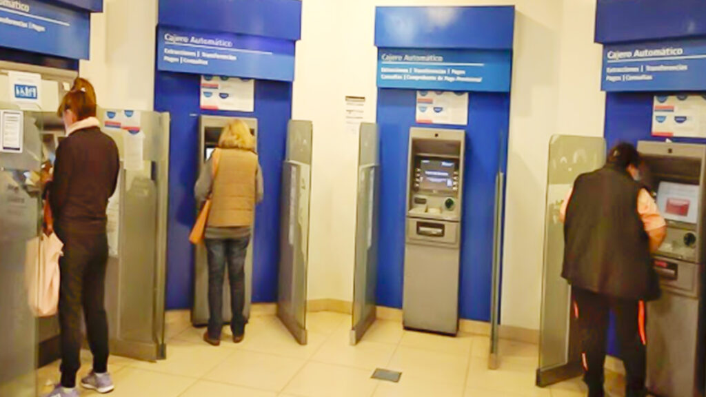 El uso de los cajeros automáticos dejará de ser gratuito en el 2021