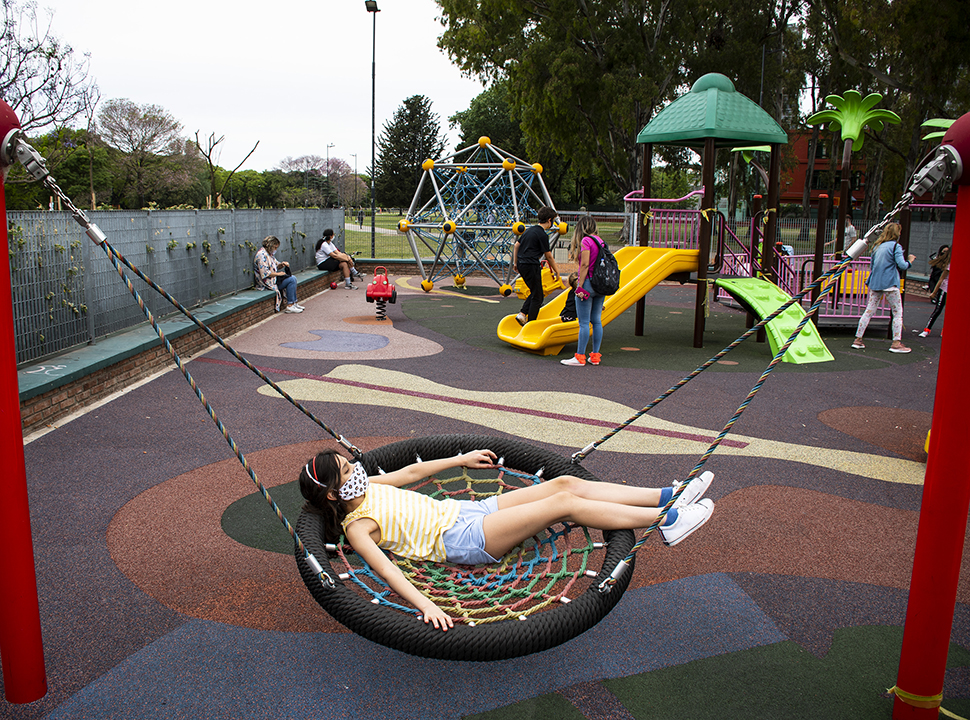 Reabrieron los patios de juegos y playones deportivos de las plazas y parques   