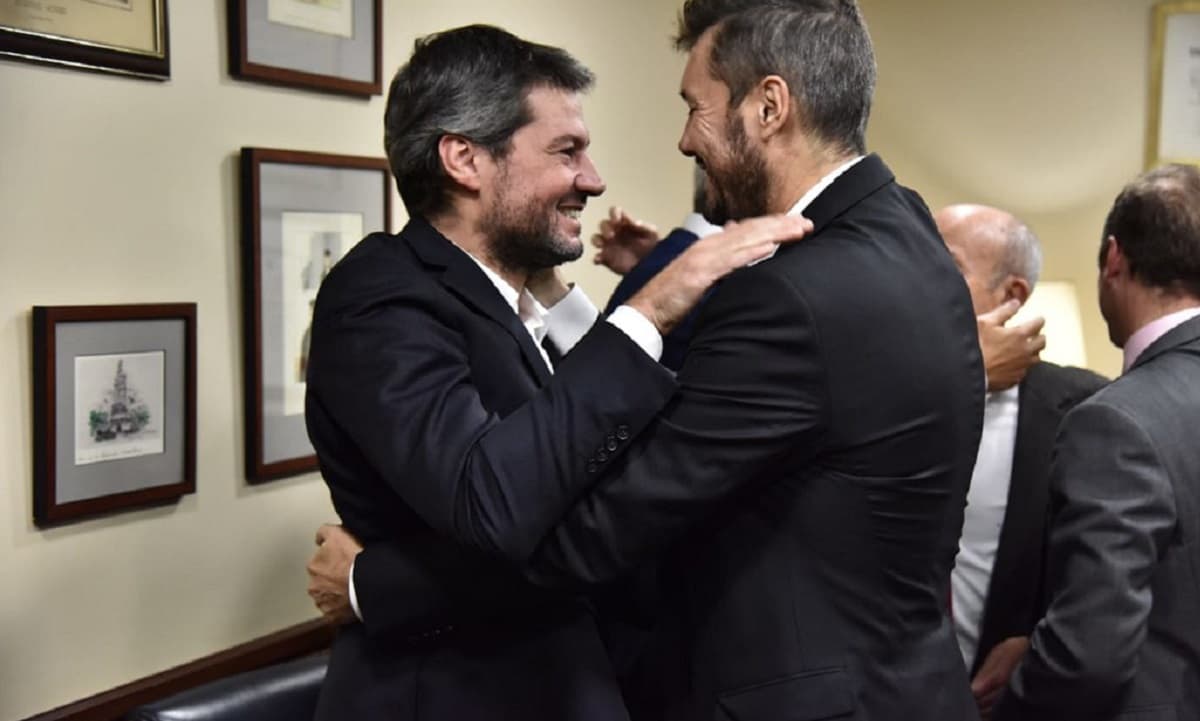 Tinelli y Lammens siguieron la sesión desde una oficina de la Legislatura