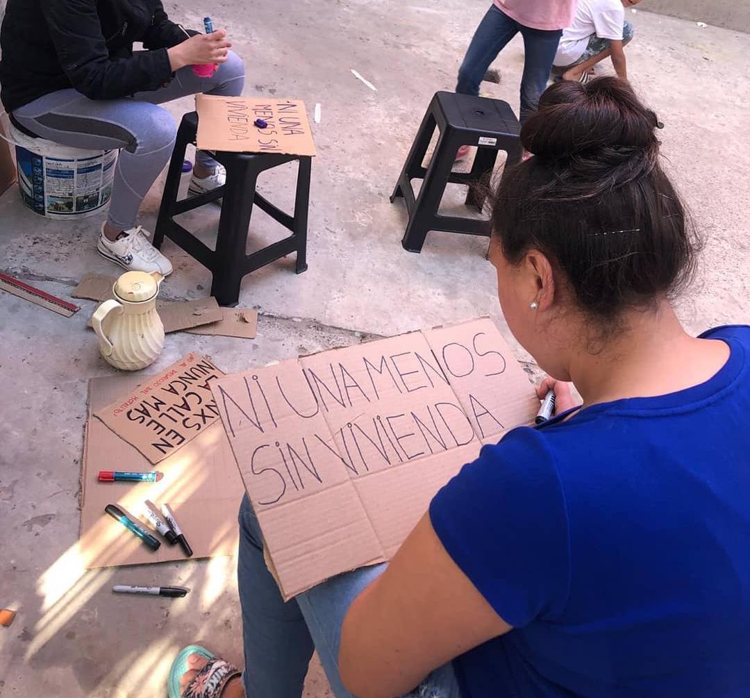 Mujeres víctimas de violencia luchan por no ser desalojadas de El Hotelito