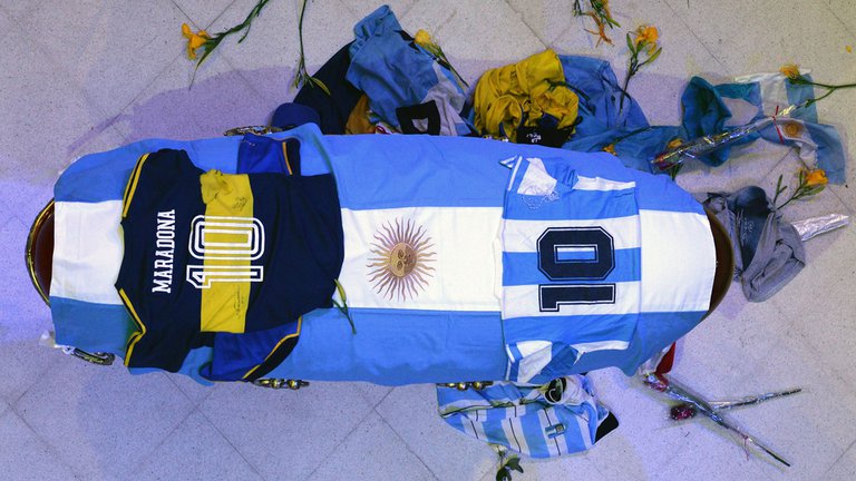 Emoción popular por Maradona: miles lo despiden