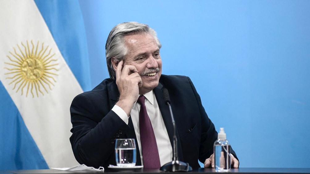Alberto anunció que el Gobierno firmó el acuerdo con Rusia para la llegada de la vacuna