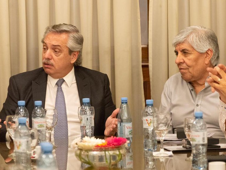 Camioneros acordó un bono de fin de año de 25 mil pesos