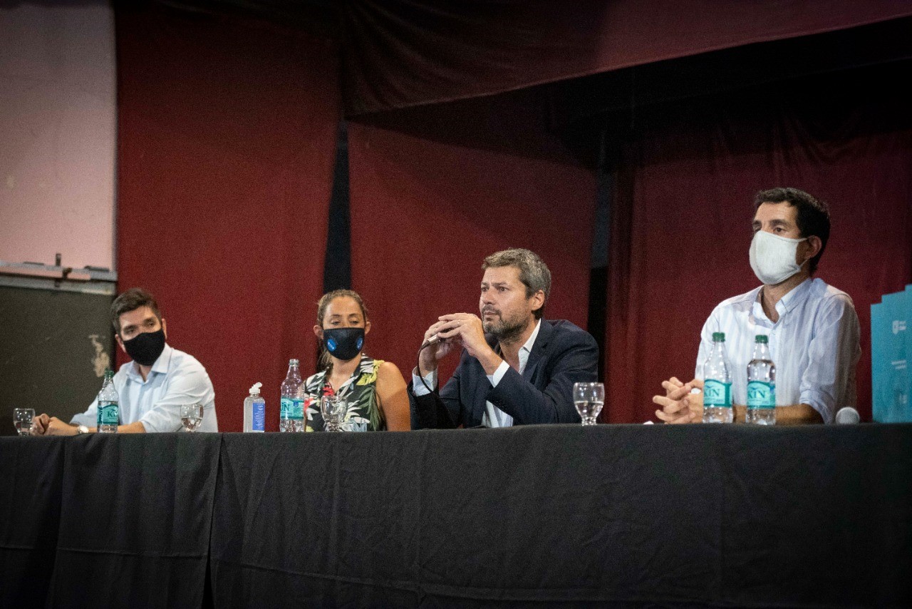 Presentación de la Unidad de Asistencia de Clubes de Barrio y Pueblo