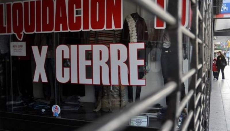 Según la CAC, el 35% de los comercios deberán despedir personal