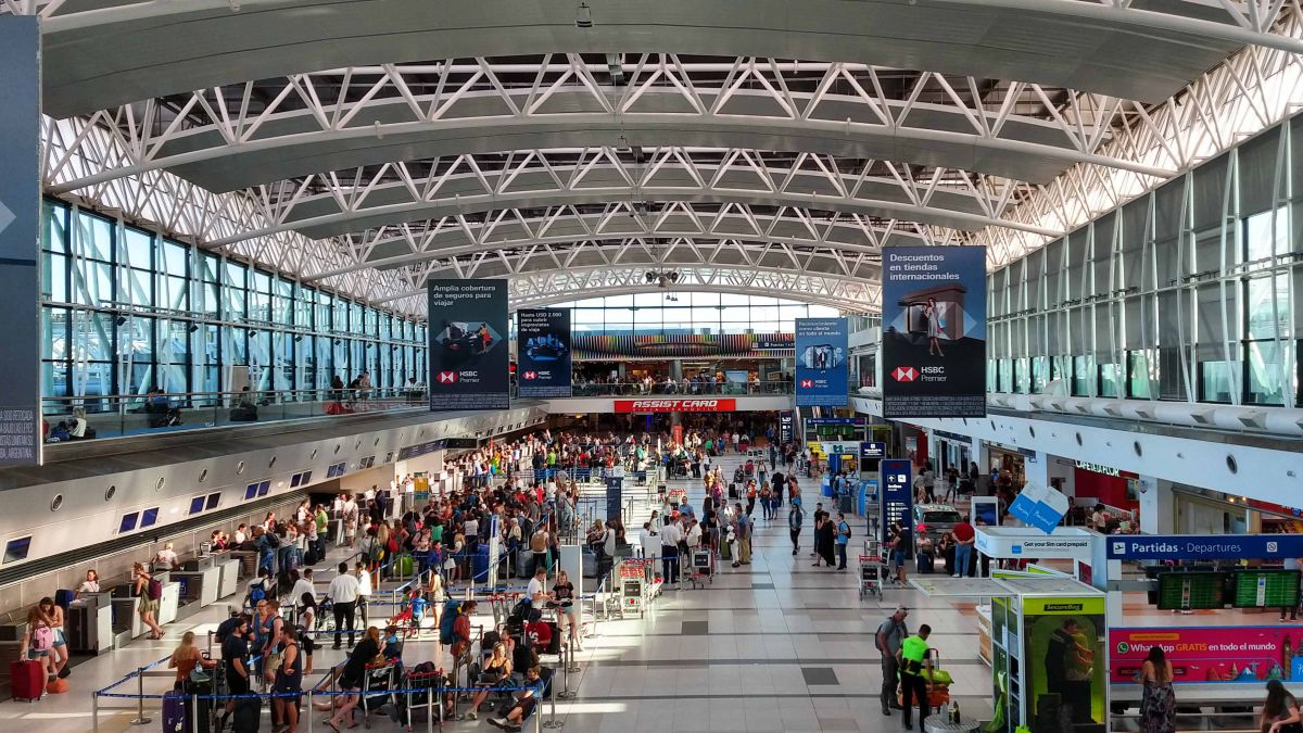 Restricciones para la entrada y salida del país: no podrán entrar de países limítrofes