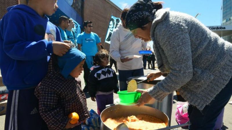Agrupaciones sociales: cenas navideñas frente al Congreso y Plaza Once