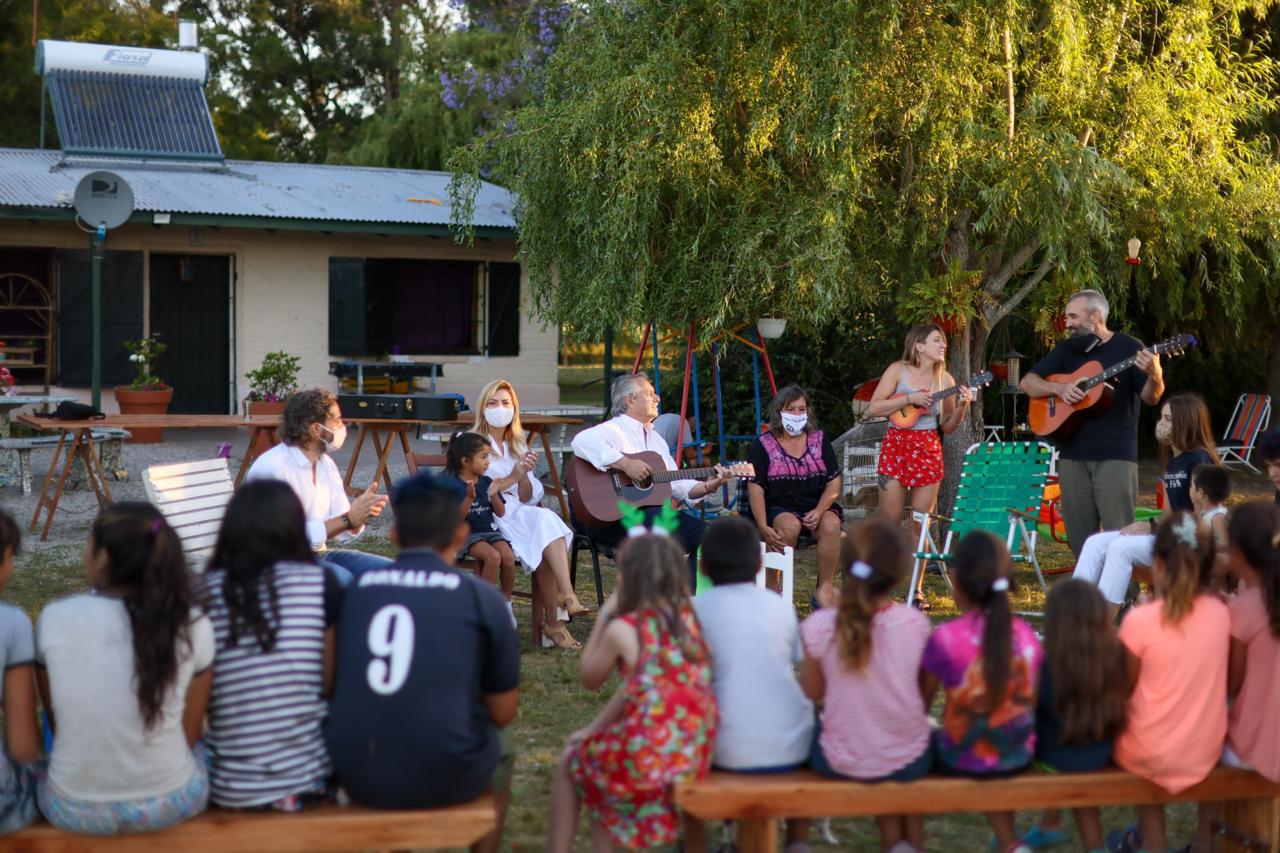 La Navidad del Presidente: visitó a chicos en guarda judicial