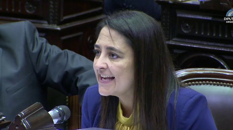 Diputada cruzó a Massa: “Vacunan y no sabemos qué mierda tiene la vacuna”