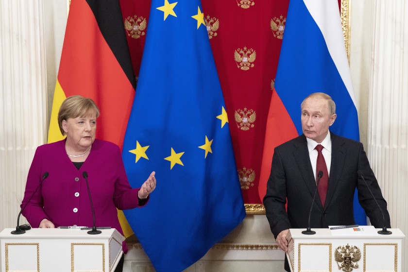 Merkel y Putin producirán vacunas para afrontar la ola "antivacunas"