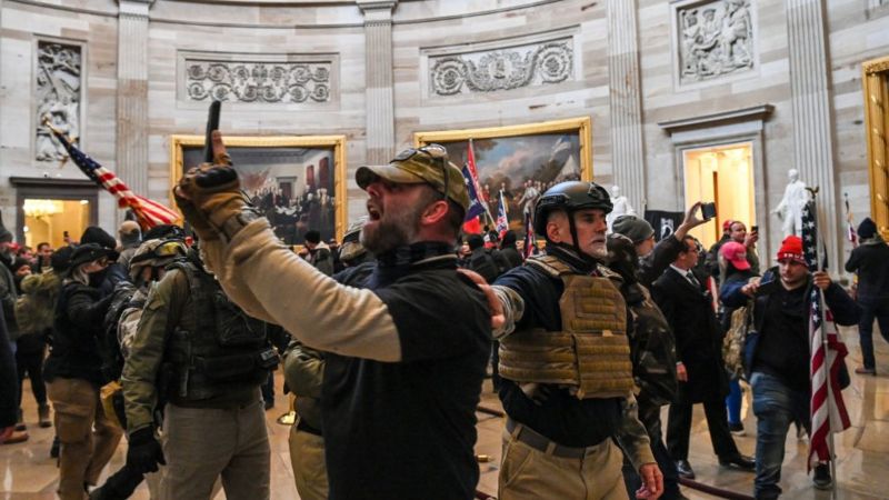 Escándalo y violencia: simpatizantes de Trump irrumpieron en el Capitolio
