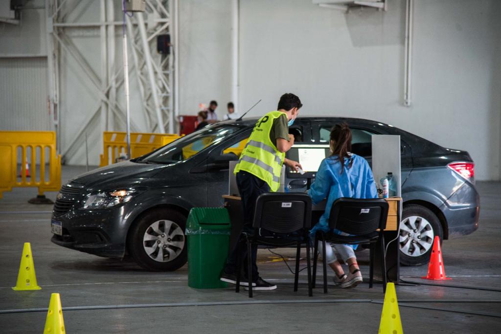 Dónde, cómo y cuándo deben testearse quienes llegan a la Ciudad