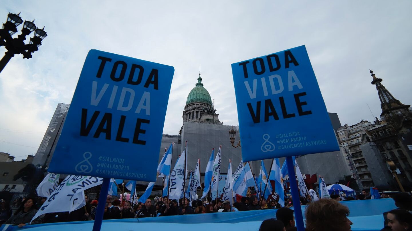 Políticos van a la Justicia y presentan proyecto en contra del aborto