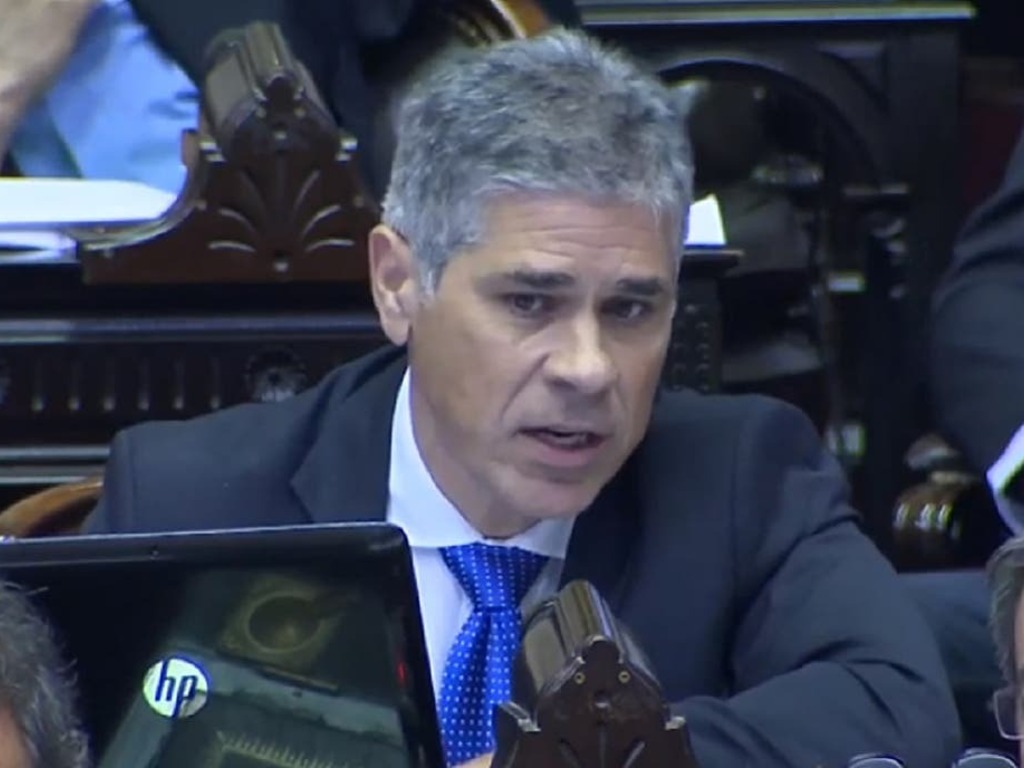 Cambios en YPF: un diputado cercano a Máximo reemplazó a Nielsen