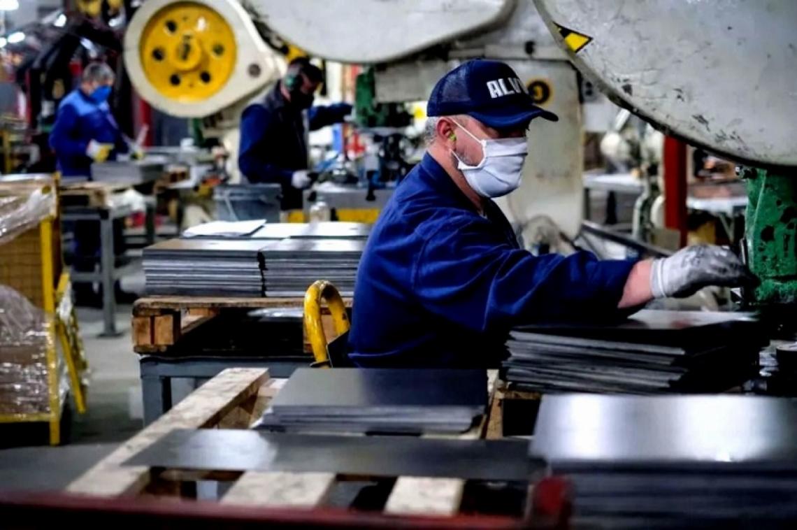 Extienden la prohibición de despidos y la doble indemnización