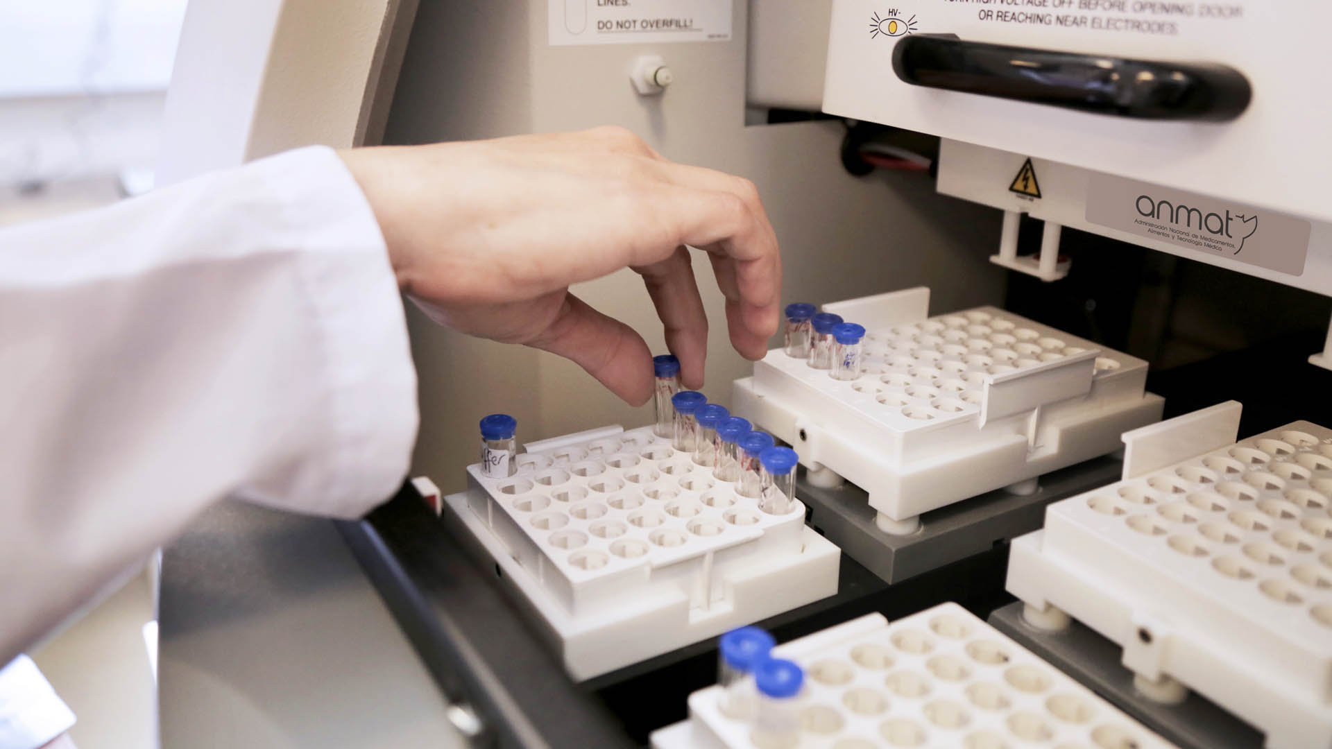 Reclaman a la ANMAT los detalles de la vacuna en mayores de 60 años