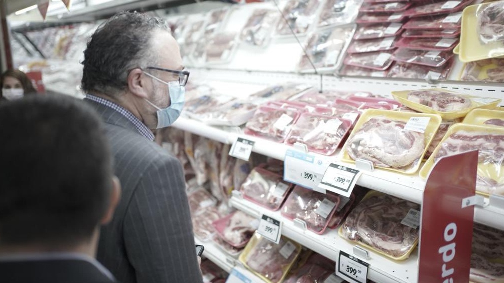 Operativo de control en supermercados por el acuerdo para la carne