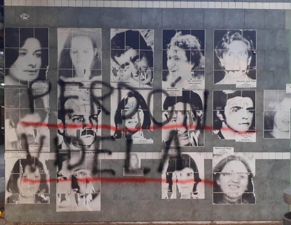 "Perdón Videla": repudian vandalización del mural de Ferro