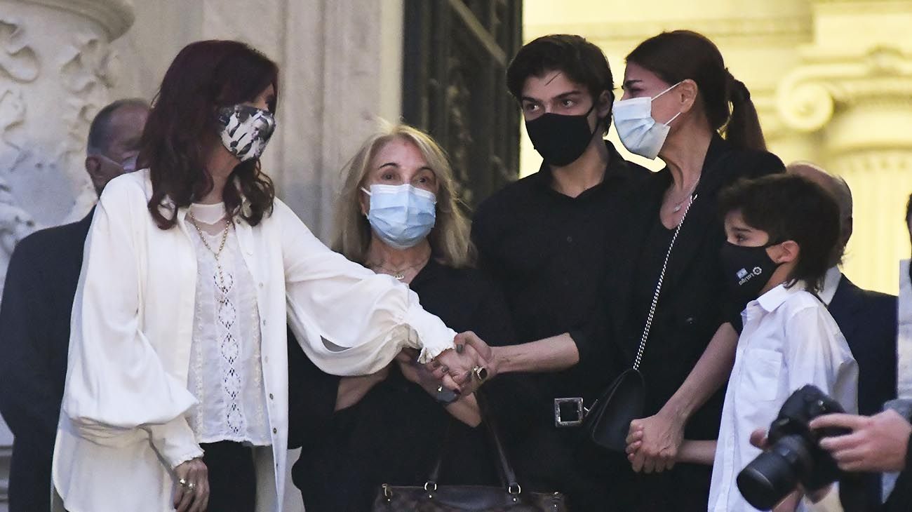 Cristina se encargó de la recepción del féretro de Menem en el Congreso