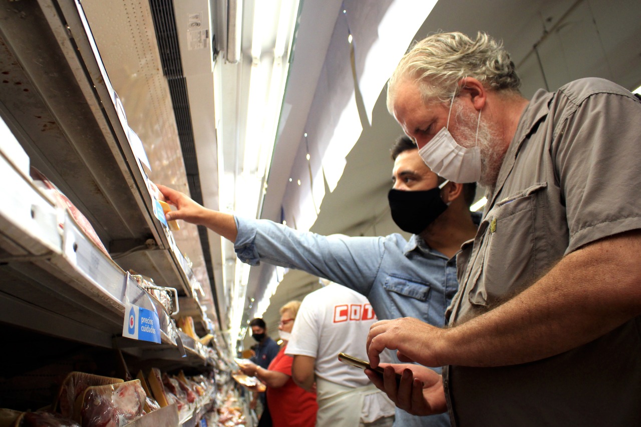 Los movimientos populares salieron a controlar los precios