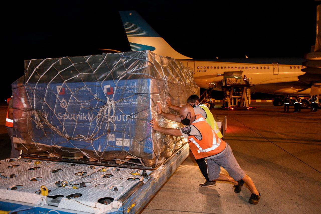Arribó otro avión de Aerolíneas con 517.500 dosis de la vacuna Sputnik