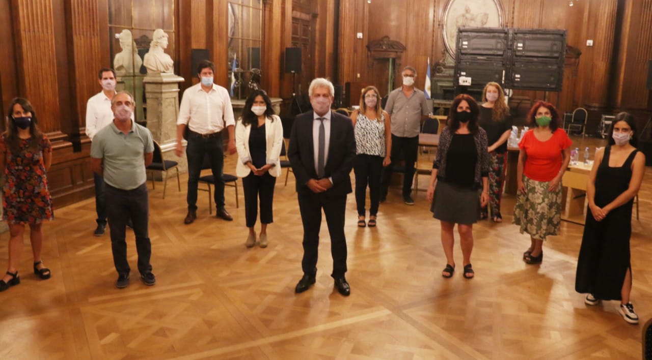 "Larreta, ¿quién es el responsable de esta vergonzosa campaña de vacunación?"