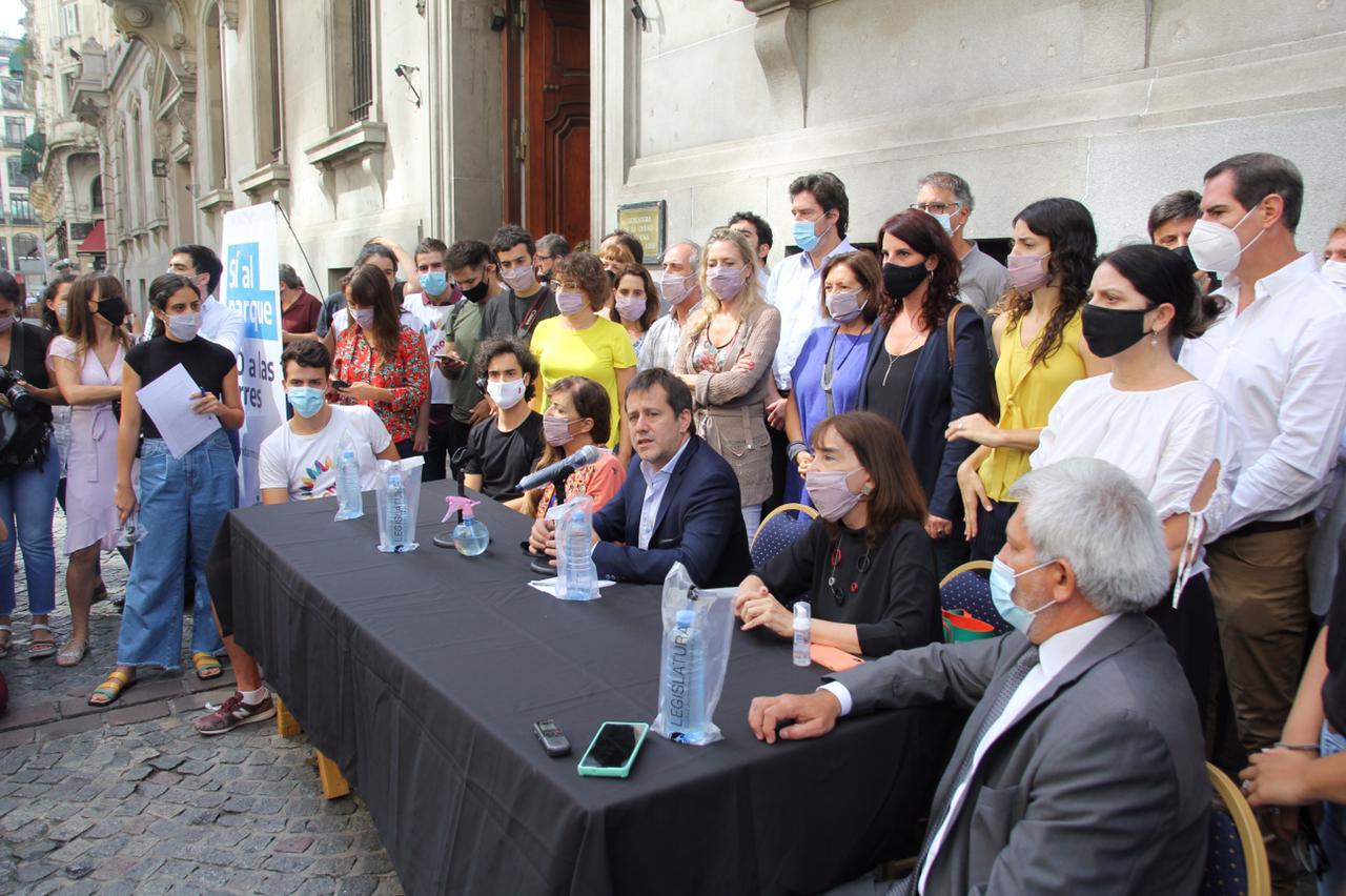 El FdT impulsa una iniciativa popular para derogar la venta de Costa Salguero