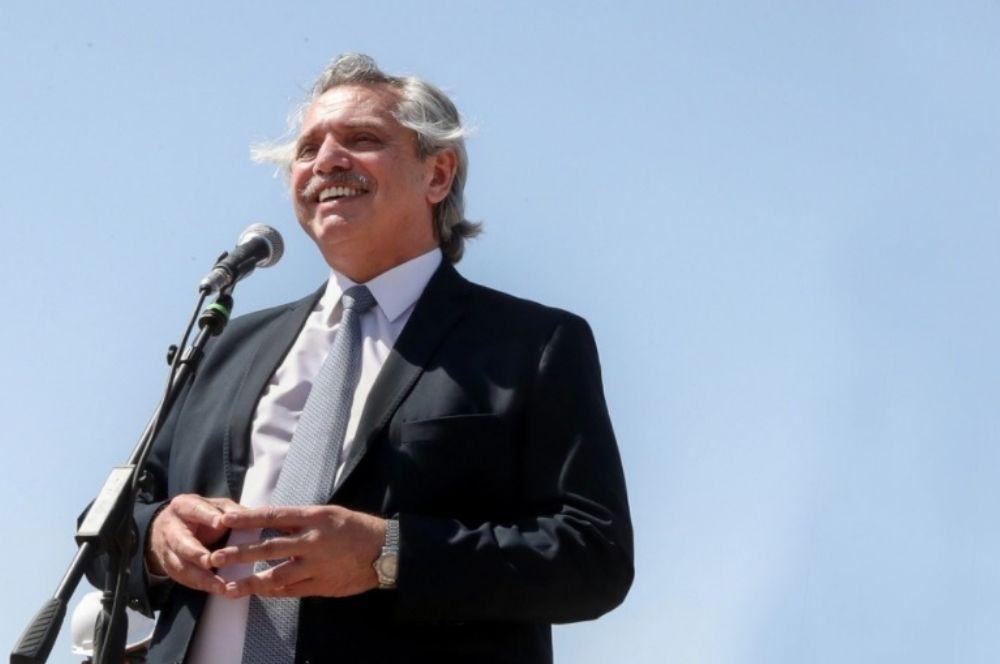 Fernández anuncia la ejecución de mil obras en todo el país