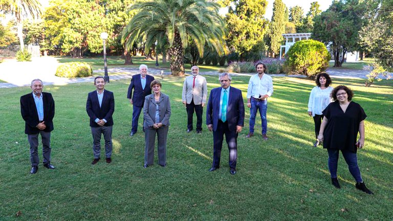 Un médico asesor del Presidente aseguró que la segunda ola será en un mes