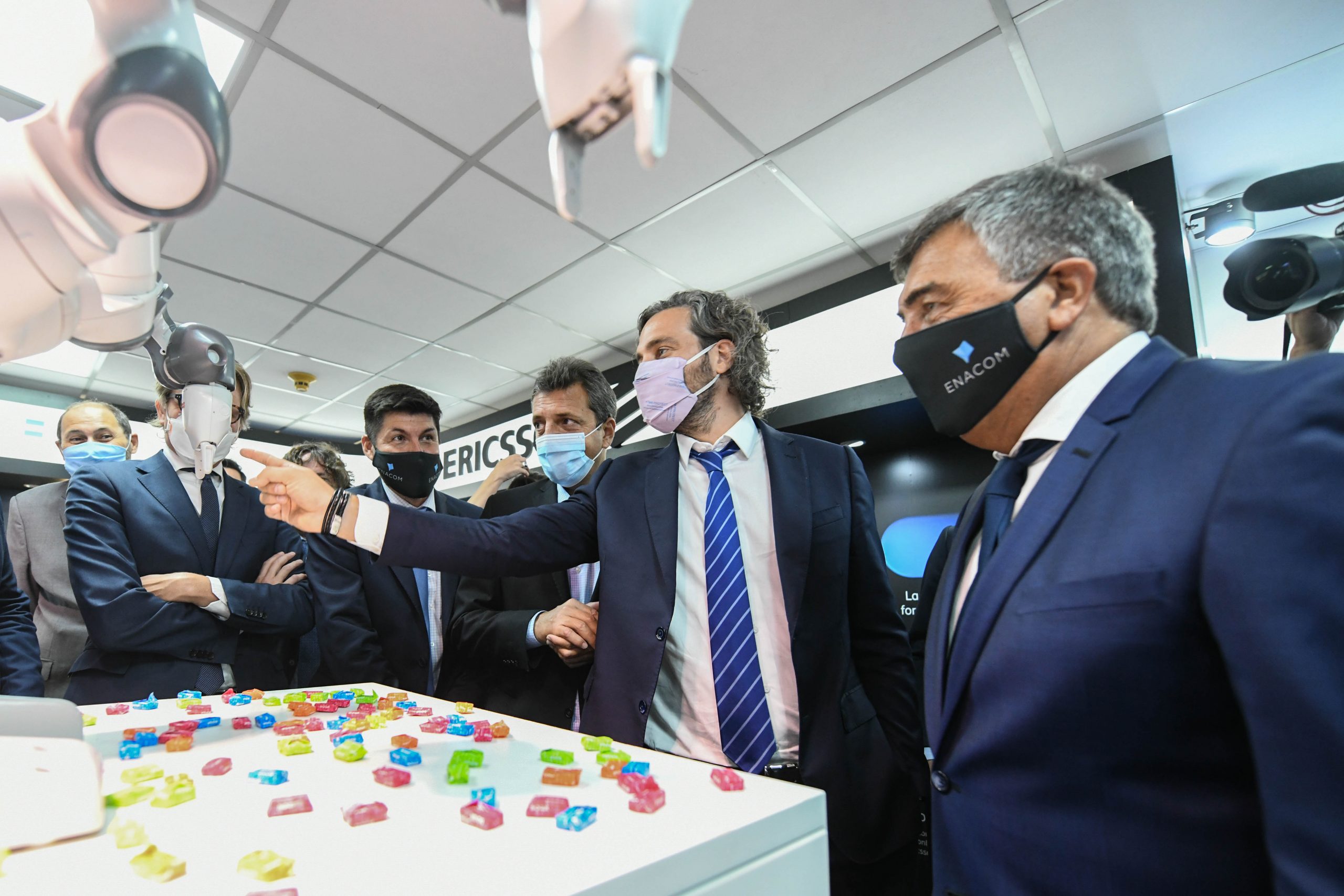 Cafiero encabezó las pruebas de tecnologías 5G para conexión de banda ancha