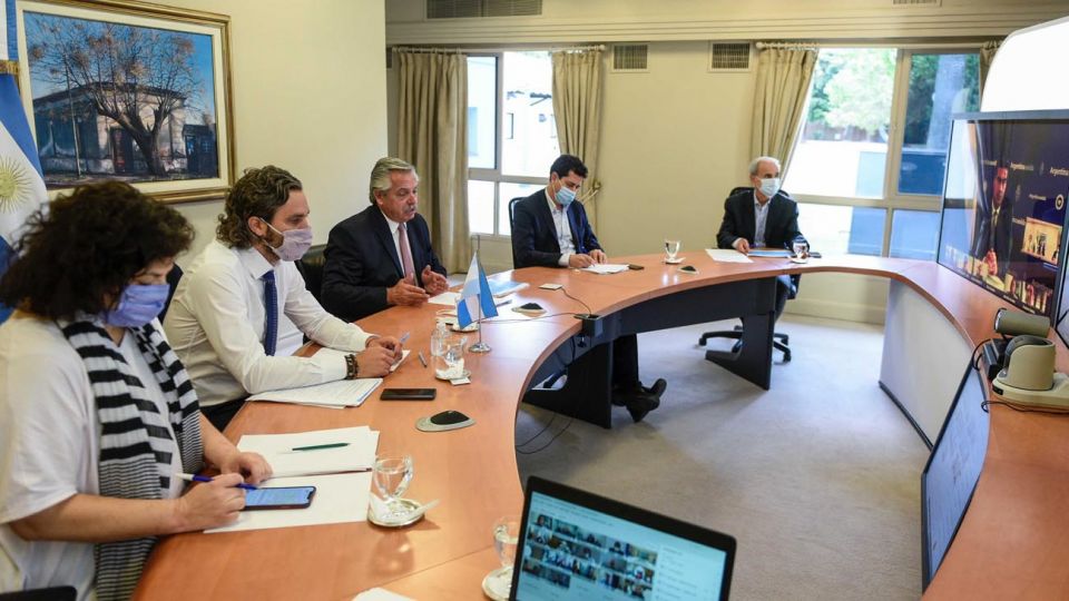 Alberto se reúne de urgencia con los gobernadores por la segunda ola