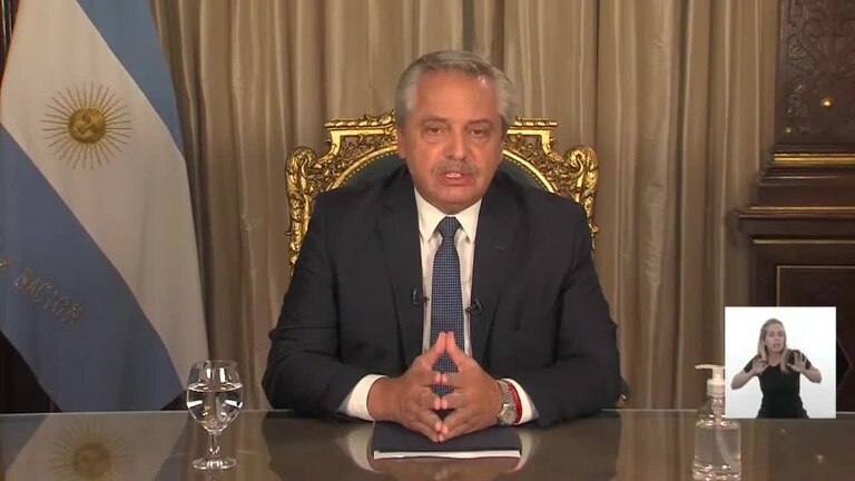 Alberto reconoció que hay escasez y demora en la llegada de las vacunas