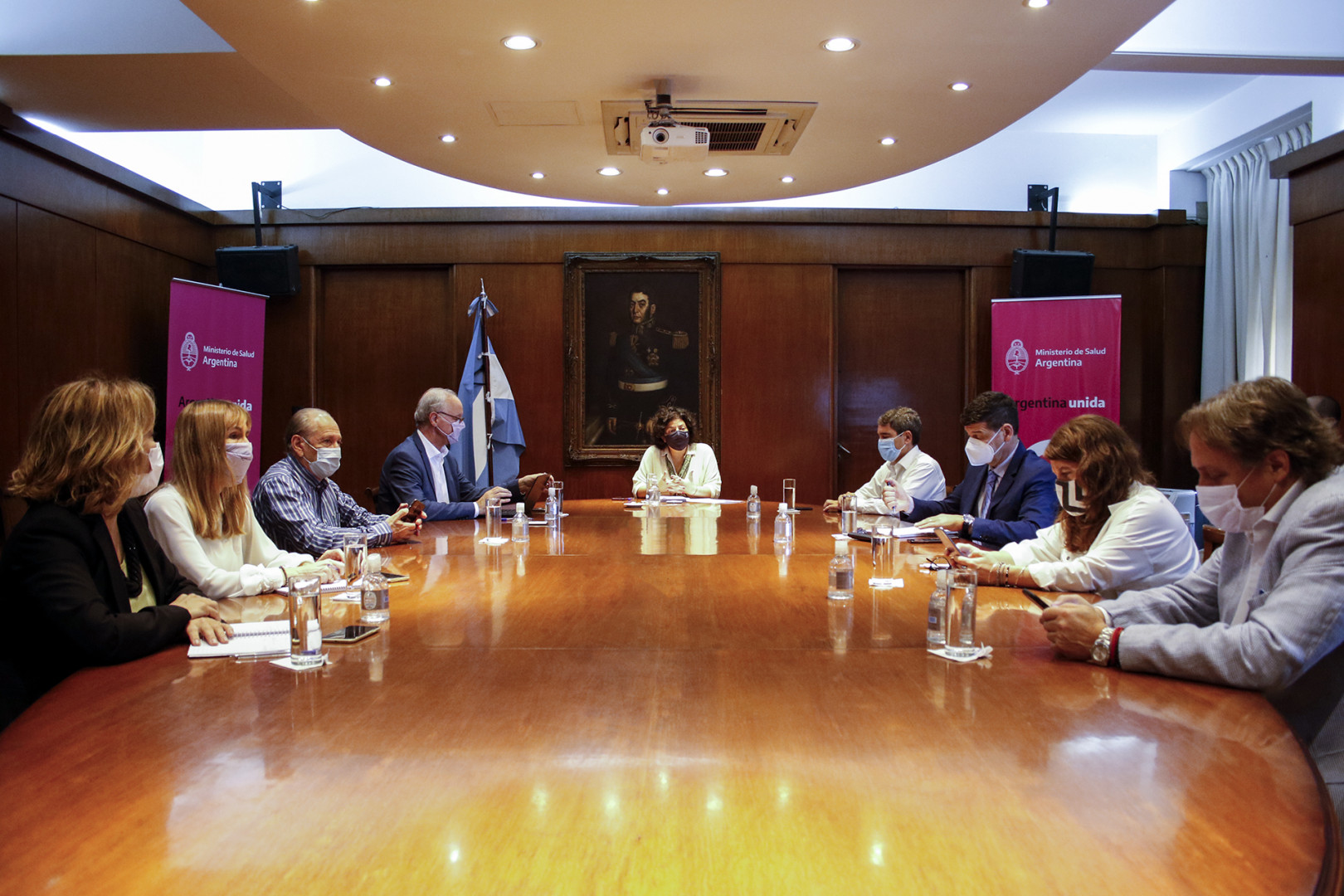 Ministros de Salud acordaron diferir por tres meses la segunda dosis de la vacuna