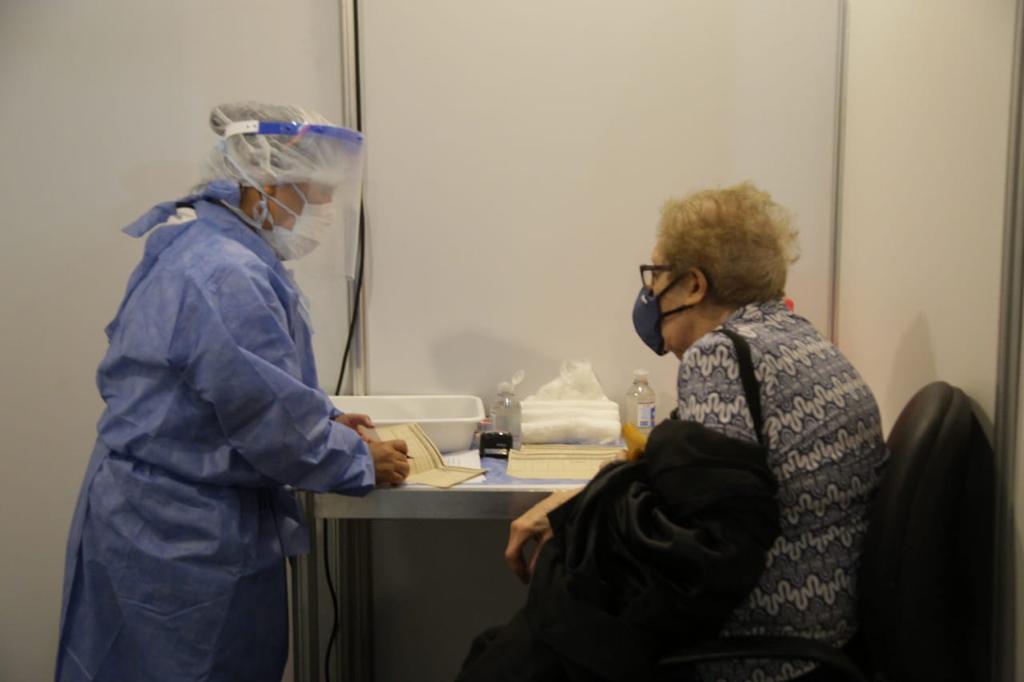 Mayores de 75 y de 70 años podrán anotarse para recibir la vacuna en la Ciudad