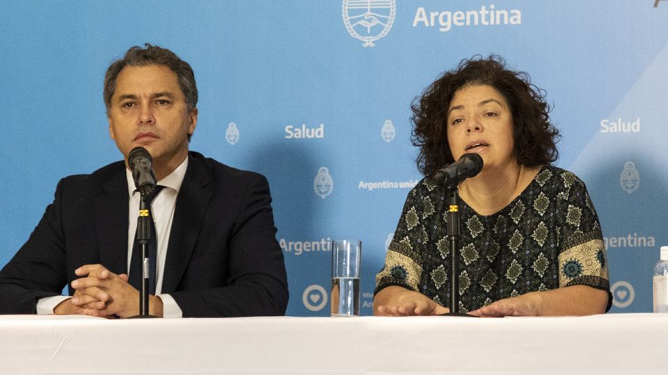 Vizzotti defendió a Costa por vacunar a los Duhalde