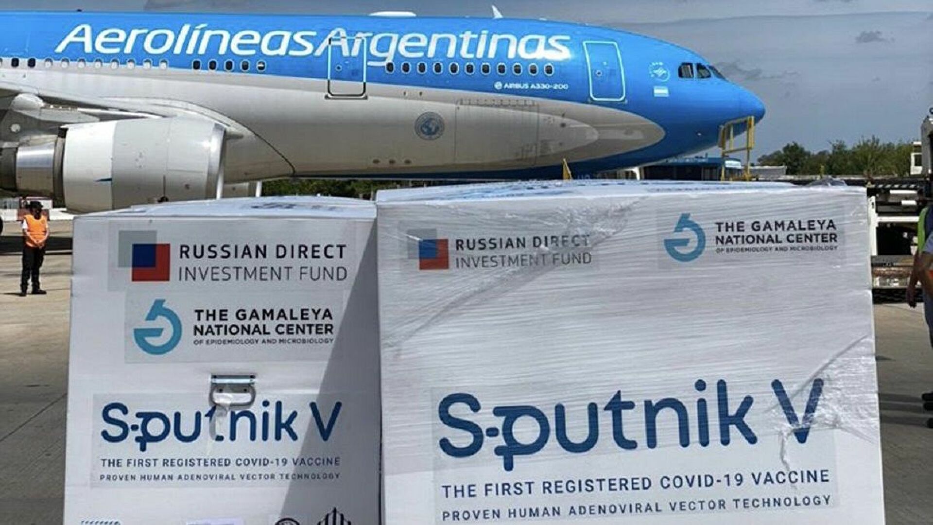 Arriba otro avión de Aerolíneas con 300 mil vacunas Sputnik