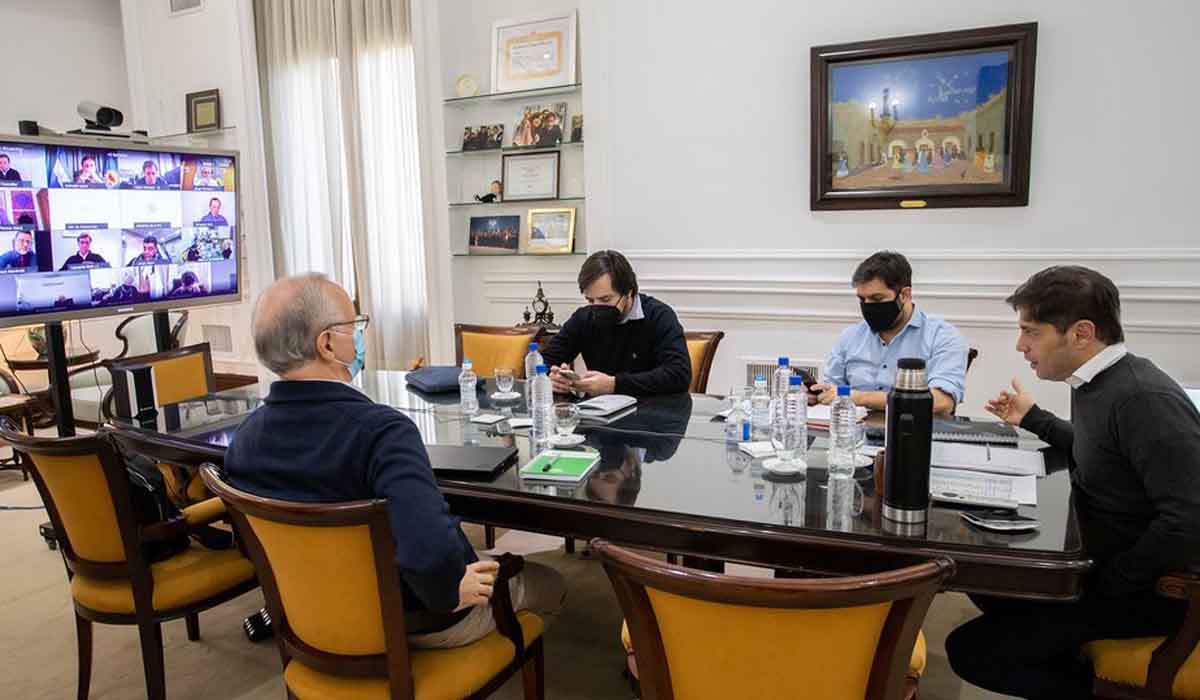 Kicillof quiere restringir las reuniones, el transporte público y la nocturnidad