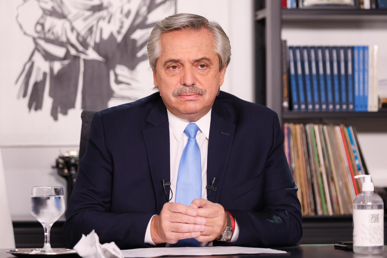 Alberto anunció una veda nocturna de 20 a 6 y la suspensión de las clases presenciales
