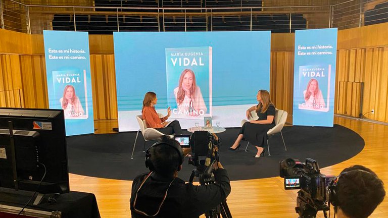 Vidal presentó su libro y criticó al Presidente: "No admite que se equivocó"