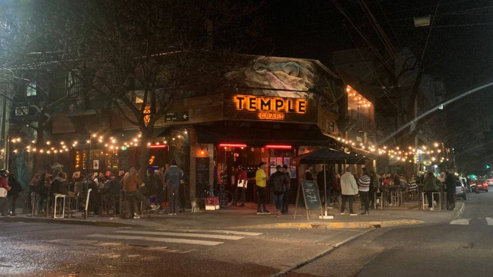 Gastronómicos se rebelan contra el Gobierno y aseguran que "abrirán igual"