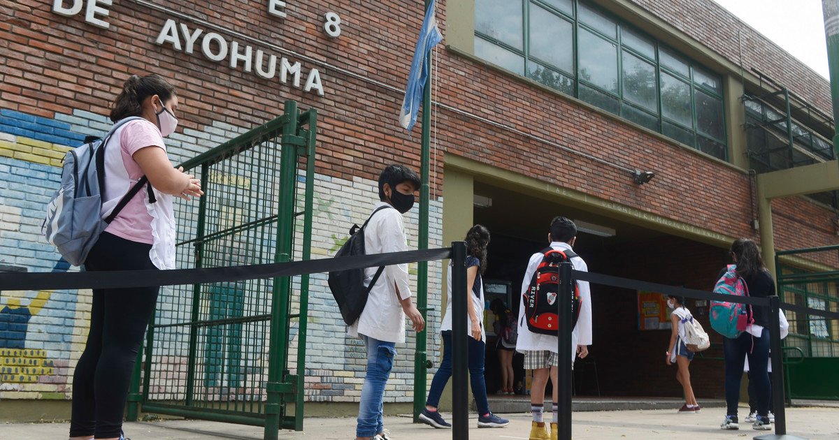 Informe GCBA: el transporte público no aumentó por las clases y hay más colectivos