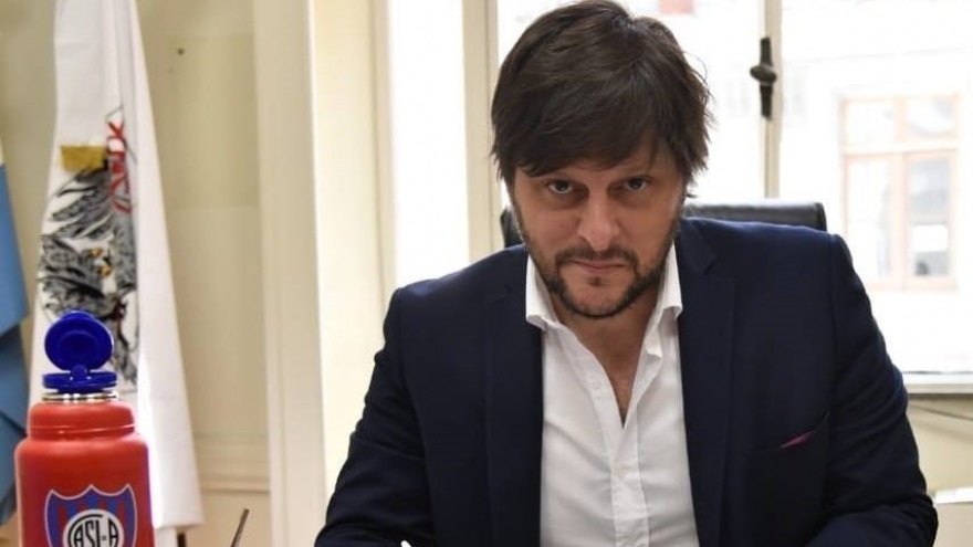 Santoro chicaneó al Pro por preferir a las abejas en vez de la educación